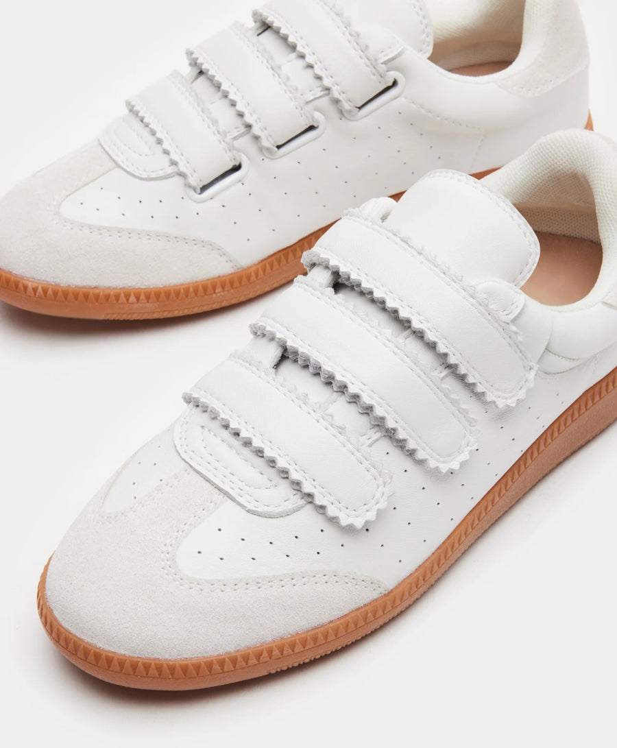 Momentum Sneaker- White